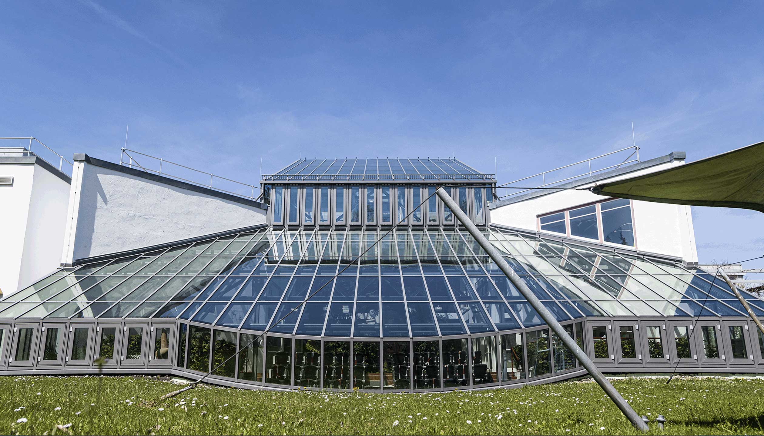 Glasdachsanierung für das Burri-Institut Ulm